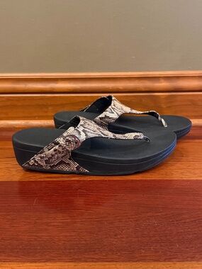 FitFlop Women's Lulu Leather Toe Posts Snakeskin, Size 8